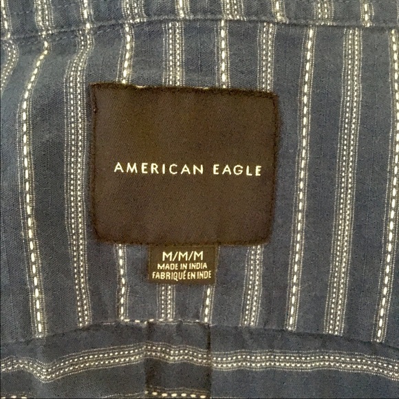 AMERICAN EAGLE NAVY BLUE SHORT SLEEVE BUTTON UP TEE SHIRT / MENS MEDIUM - Picture 4 of 5